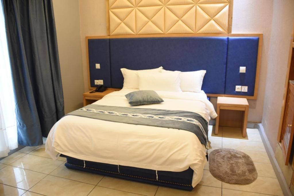 Hotel Royal Palace Duala Zewnętrze zdjęcie
